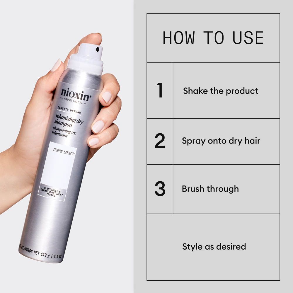 Main tenant un spray Nioxin shampooing sec volumateur.