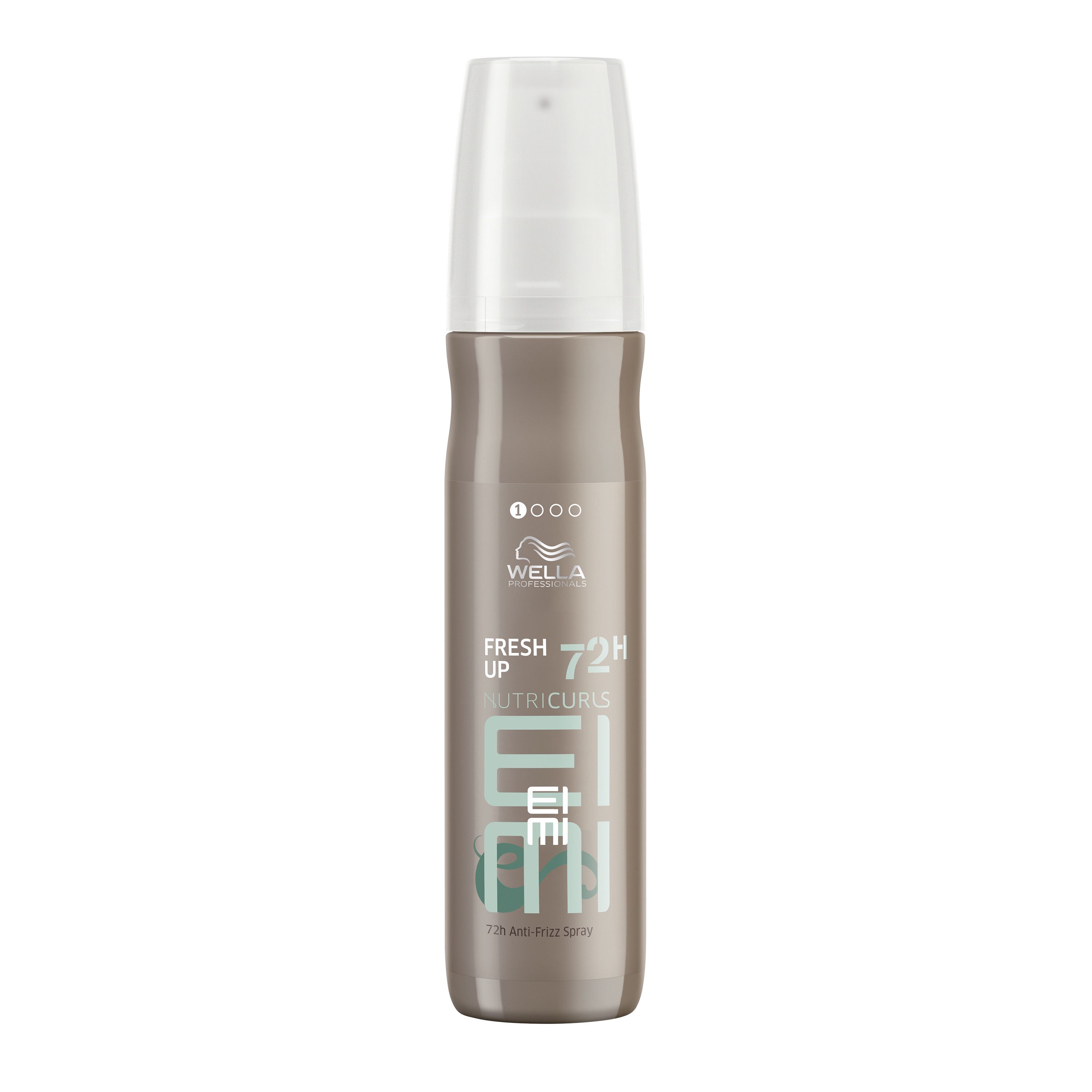 Flacon de spray capillaire. Flacon brun clair avec tête de pulvérisation blanche. Inscription : Wella Professionals EIMI Nutricurls Fresh Up 72H Anti-Frizz Spray.