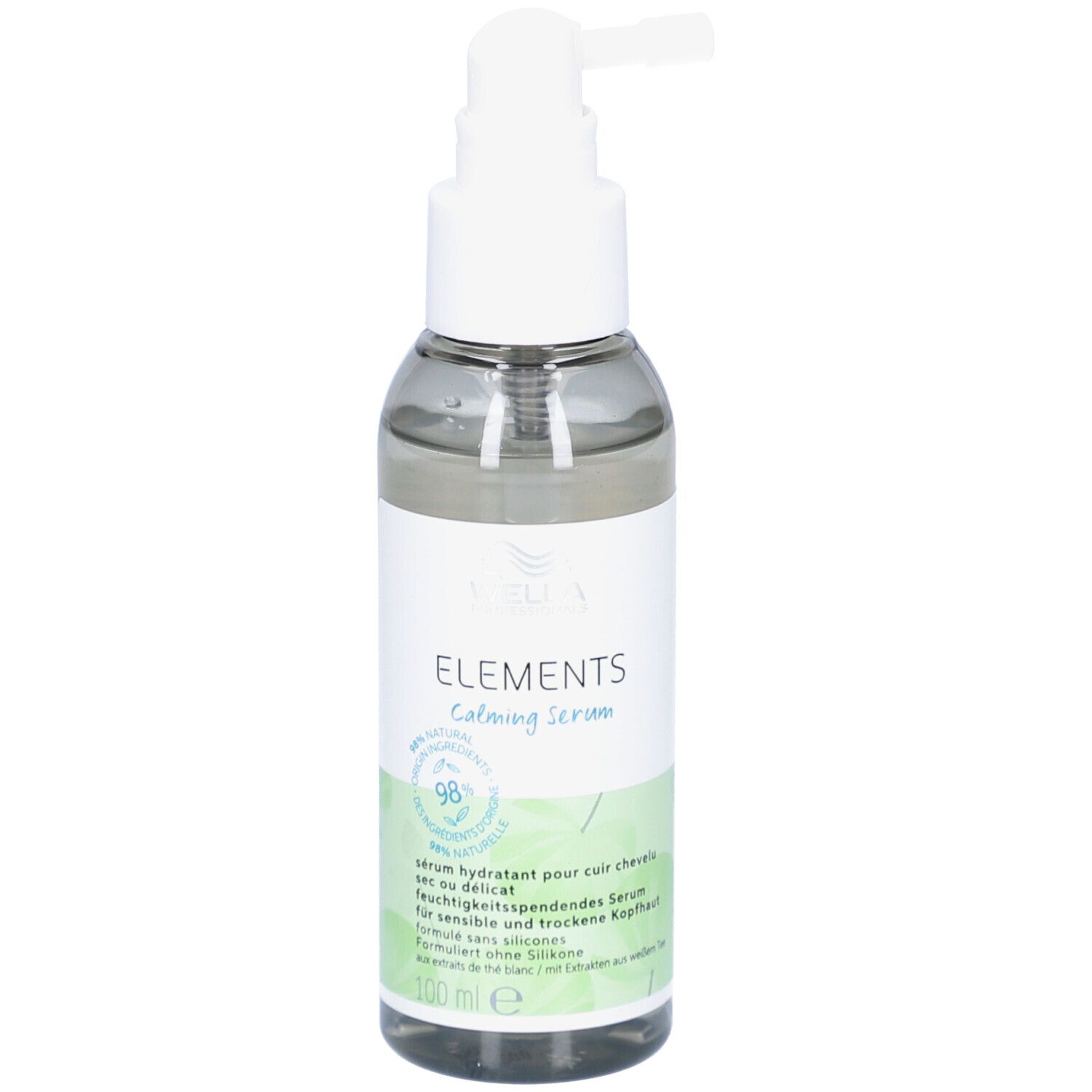 Flacon transparent avec pompe blanche. Inscription: ELEMENTS Calming Serum. Étiquette verte et blanche avec texte.