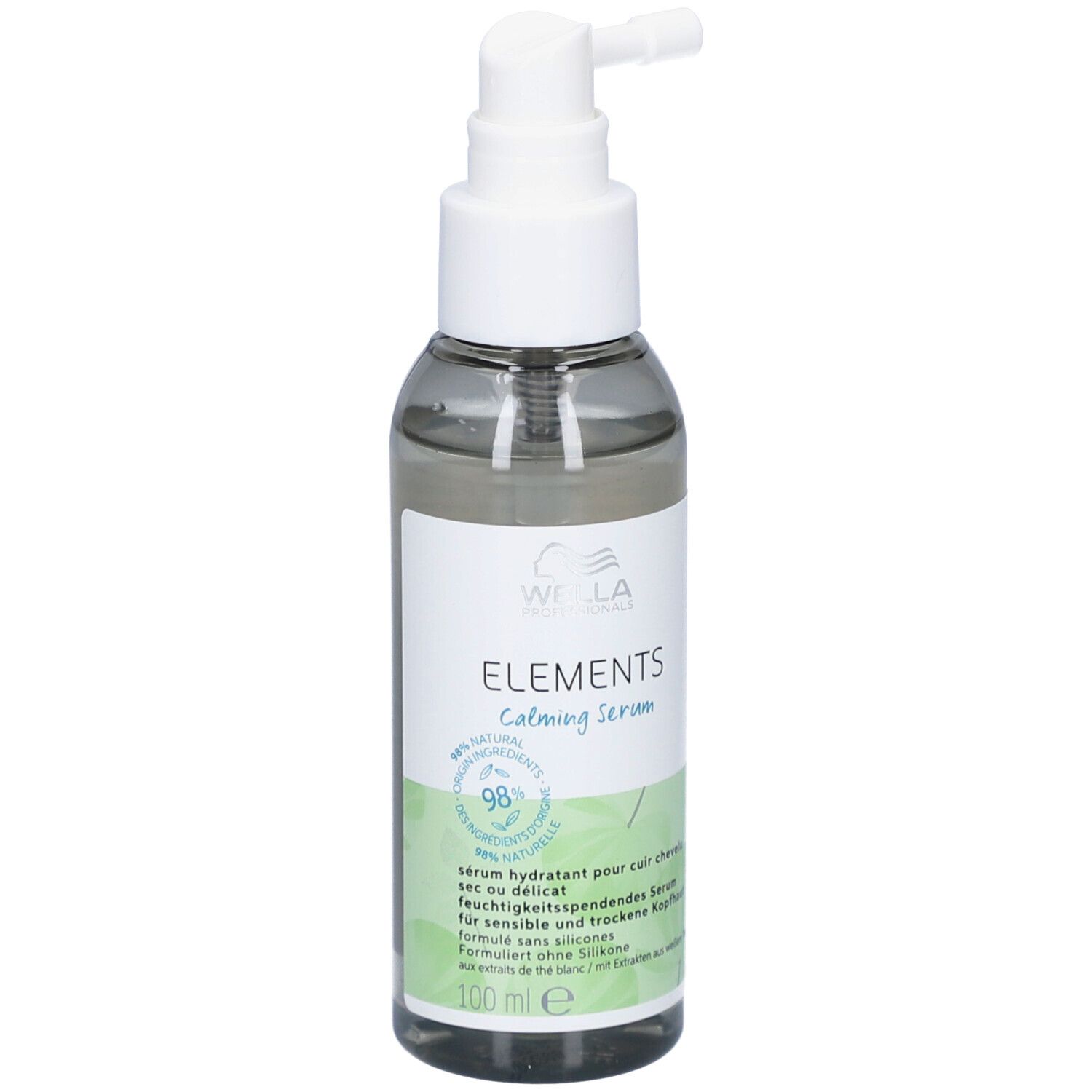 Flacon transparent avec pompe blanche. Inscription: ELEMENTS Calming Serum. Étiquette verte et blanche avec texte.