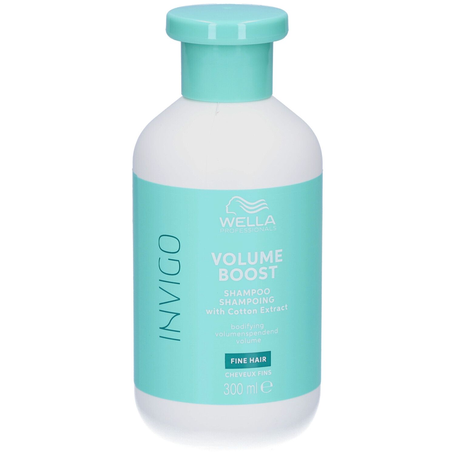 Flacon blanc avec étiquette turquoise. Inscription : Wella, Invigo, Volume Boost, Shampooing. Pour cheveux fins.