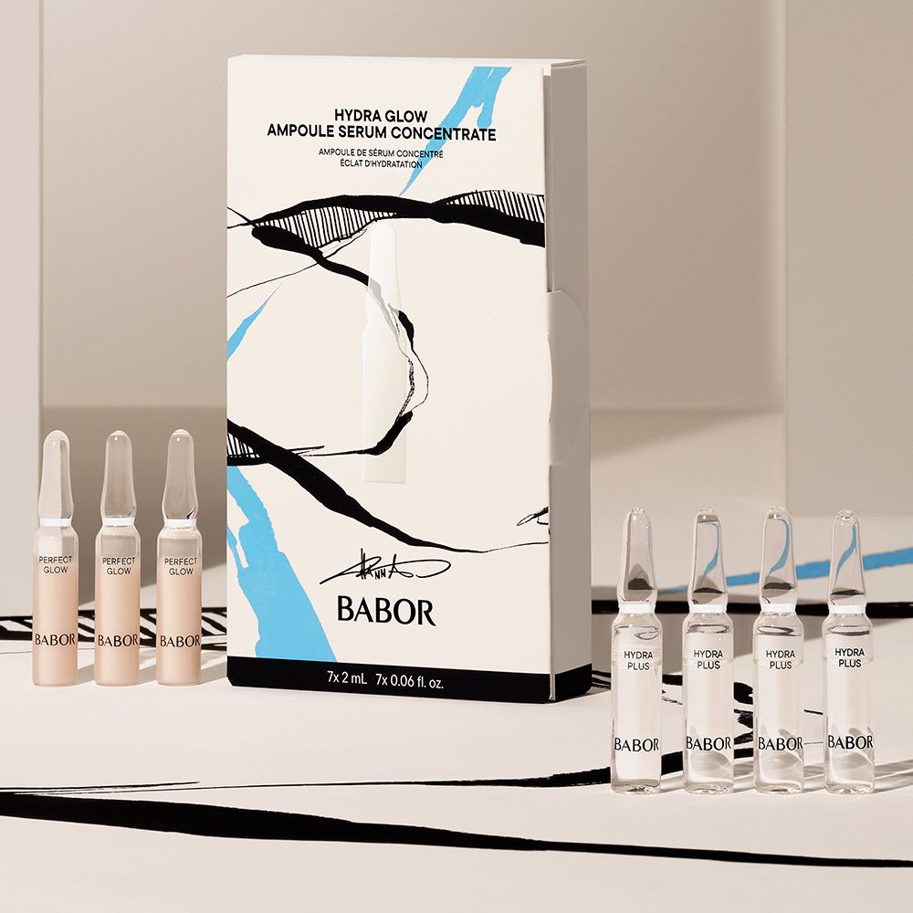 Emballage avec ampoules. 6 ampoules à côté de l'emballage. "BABOR" et "PERFECT GLOW" visibles.