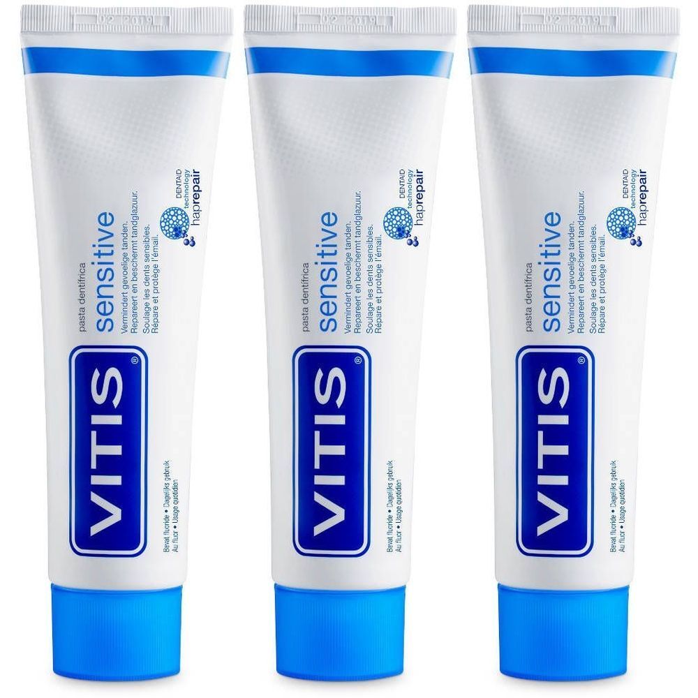 Trois tubes de dentifrice VITIS Sensitiv. Blanc, bleu, avec texte. Inscription : Sensitiv, EDEND, Enamel Repair.