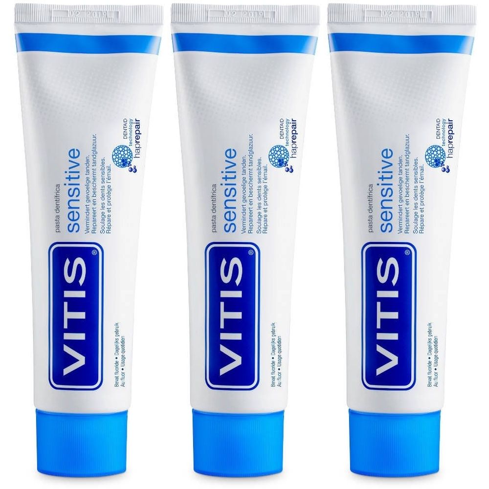 Trois tubes de dentifrice VITIS Sensitiv. Blanc, bleu, avec texte. Inscription : Sensitiv, EDEND, Enamel Repair.
