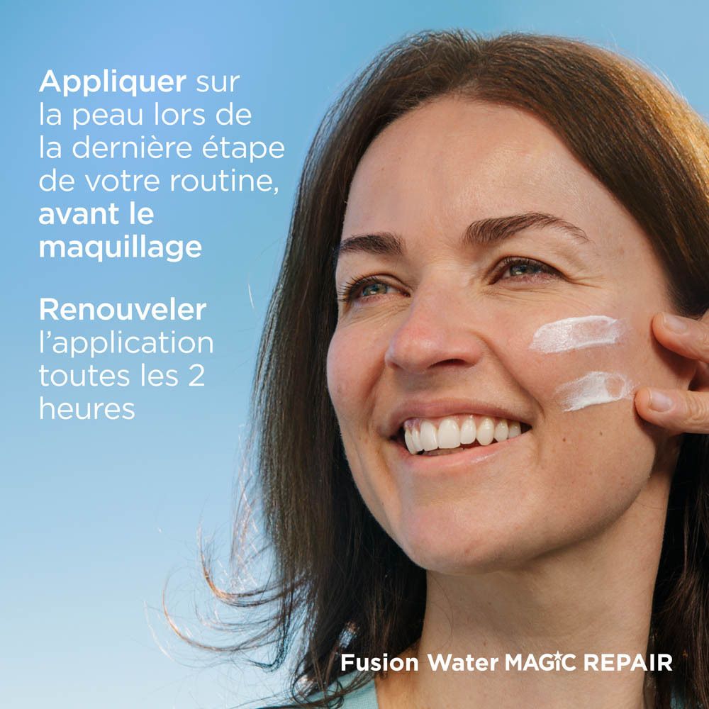 Femme avec crème sur la peau. Texte: Appliquer sur la peau lors de la dernière étape.