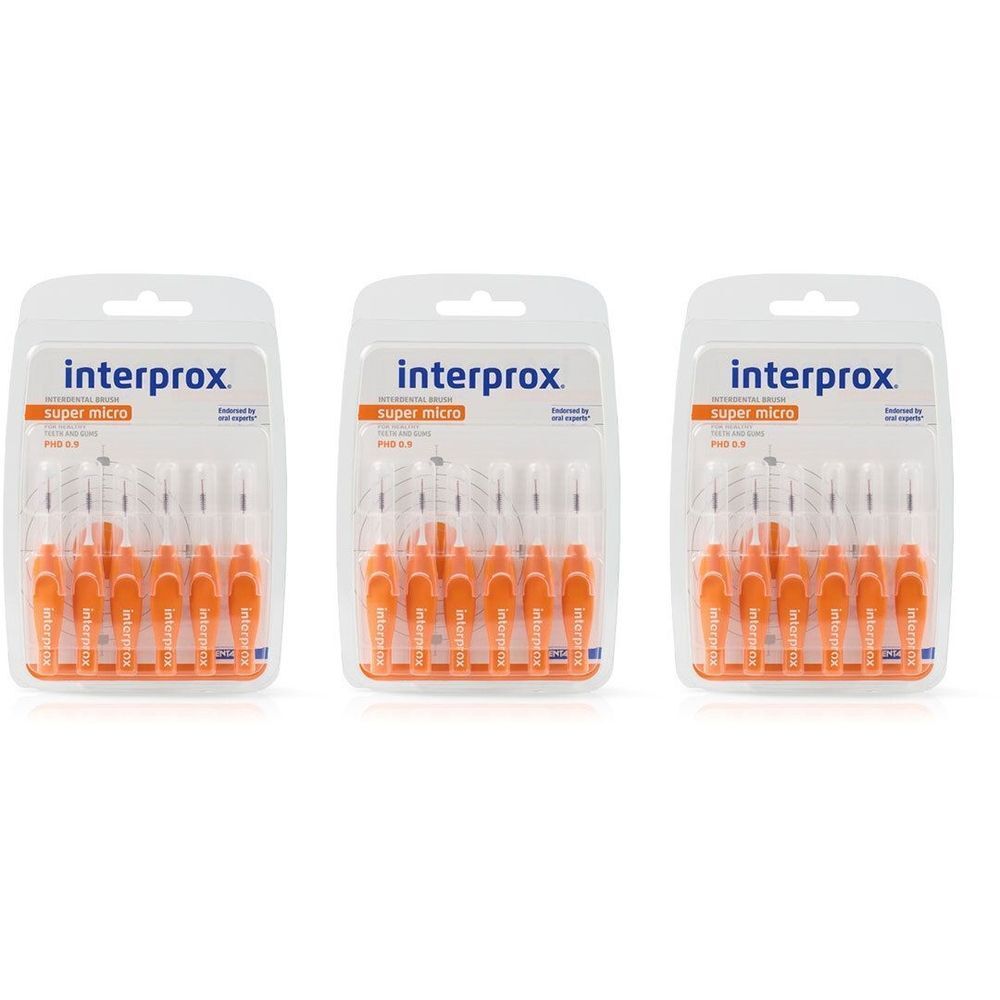 Trois paquets de brosses interdentaires. Chaque paquet contient des brosses oranges. Le texte sur l'emballage indique "interprox super micro".