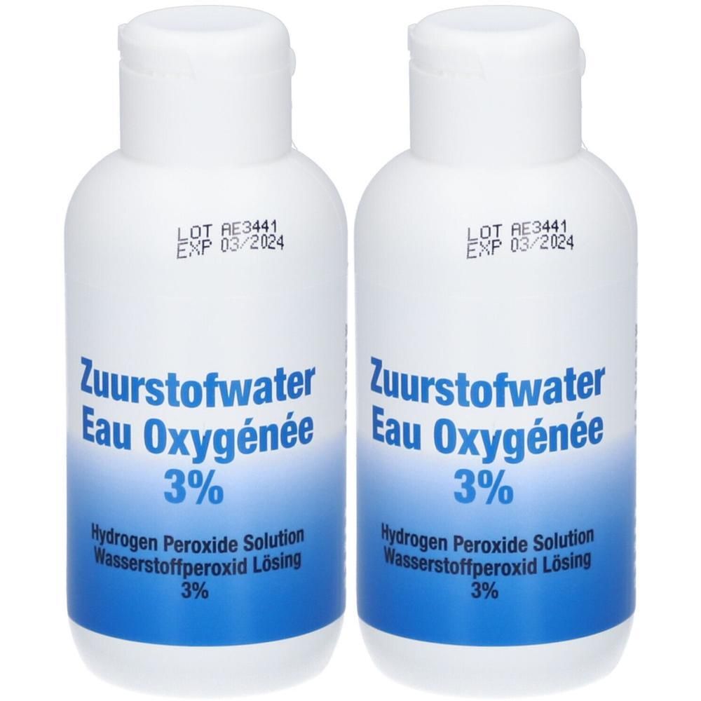 Deux flacons blancs avec étiquette bleue. Inscription: Eau Oxygénée 3%. Date d'expiration 03/2024.