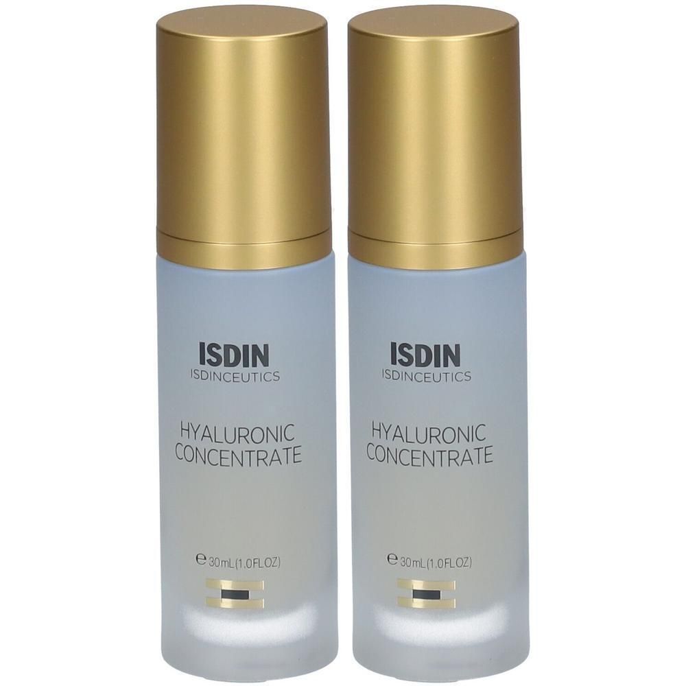 Deux flacons de ISDIN Isdinceutics Hyaluronic Concentrate. Flacons en verre bleu avec bouchons dorés. Texte visible.