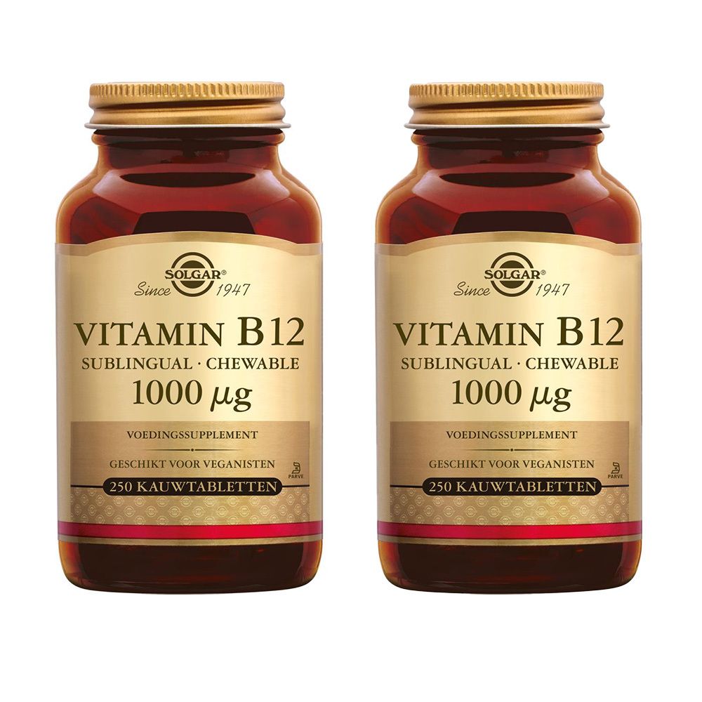 Deux flacons de Solgar Vitamine B12. Flacons en verre brun avec couvercles dorés et étiquettes. Inscription : Vitamine B12, 1000 µg, 250 comprimés à croquer.