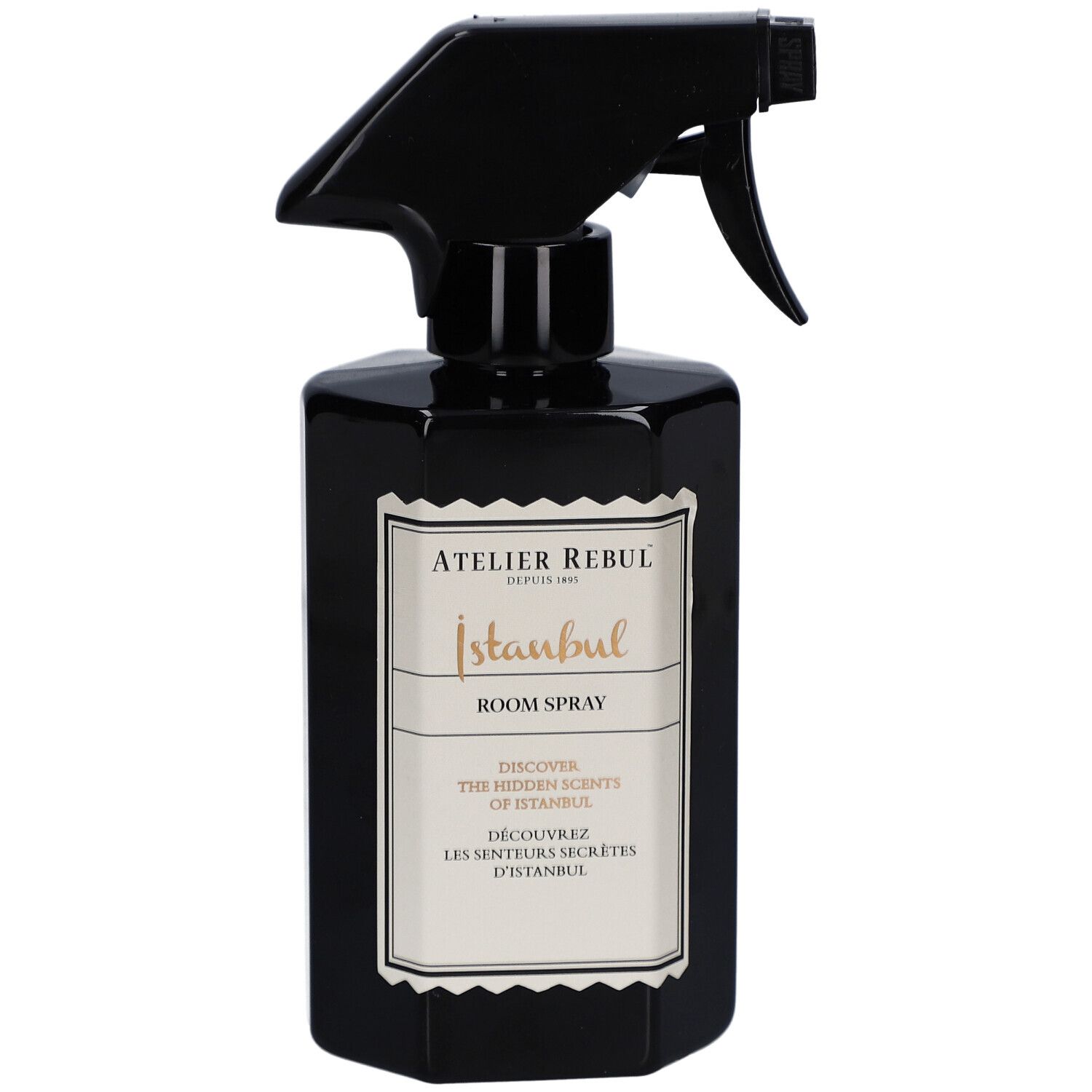 Flacon pulvérisateur noir avec étiquette blanche. L'étiquette indique "Atelier Rebul Istanbul Room Spray".