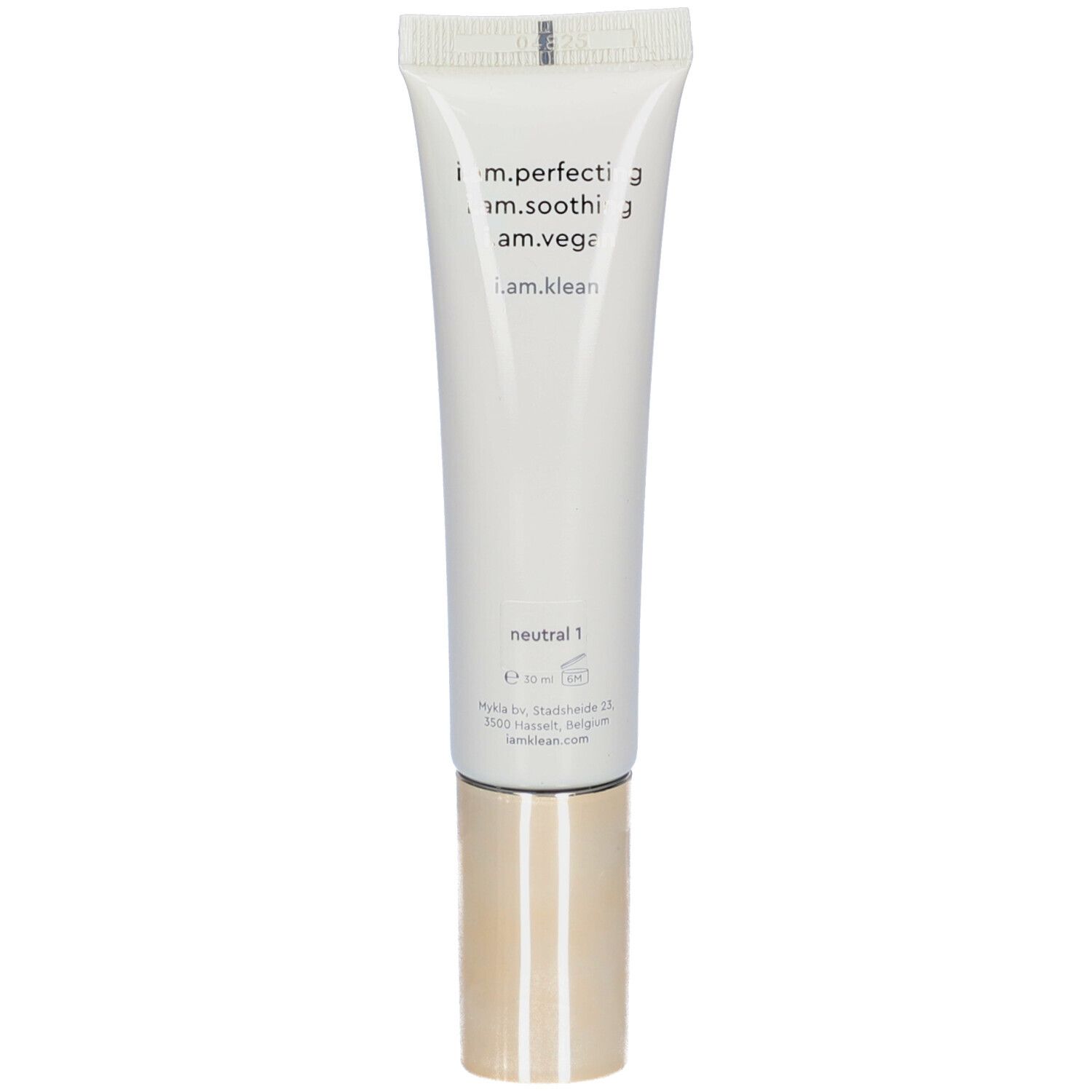 Tube de crème avec bouchon doré. Inscription : i.am.klean, neutral 1, am.perfecting, am.soothing, am.vegan.