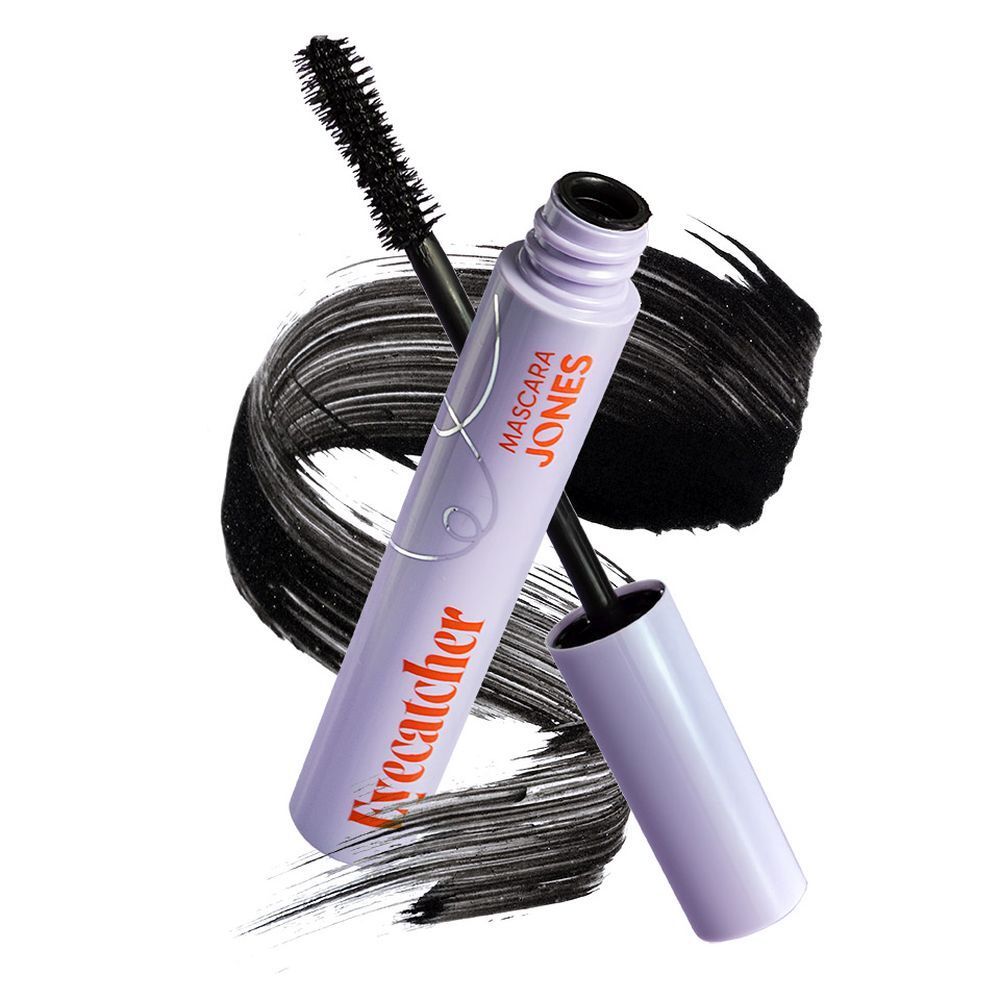 Tube et brosse de mascara avec trait de mascara noir. Tube lilas avec lettrage orange.