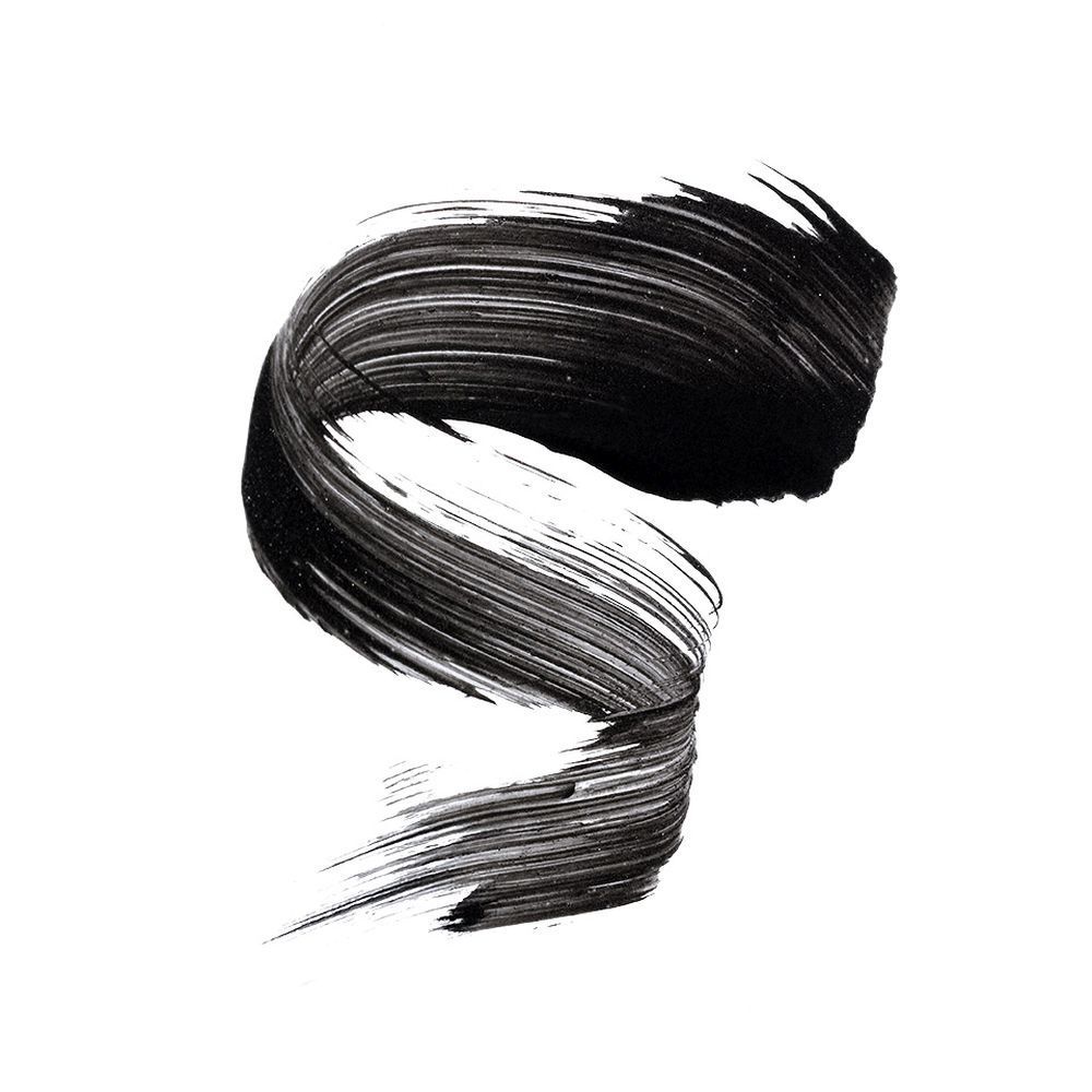 Trait de mascara noir sur fond blanc.