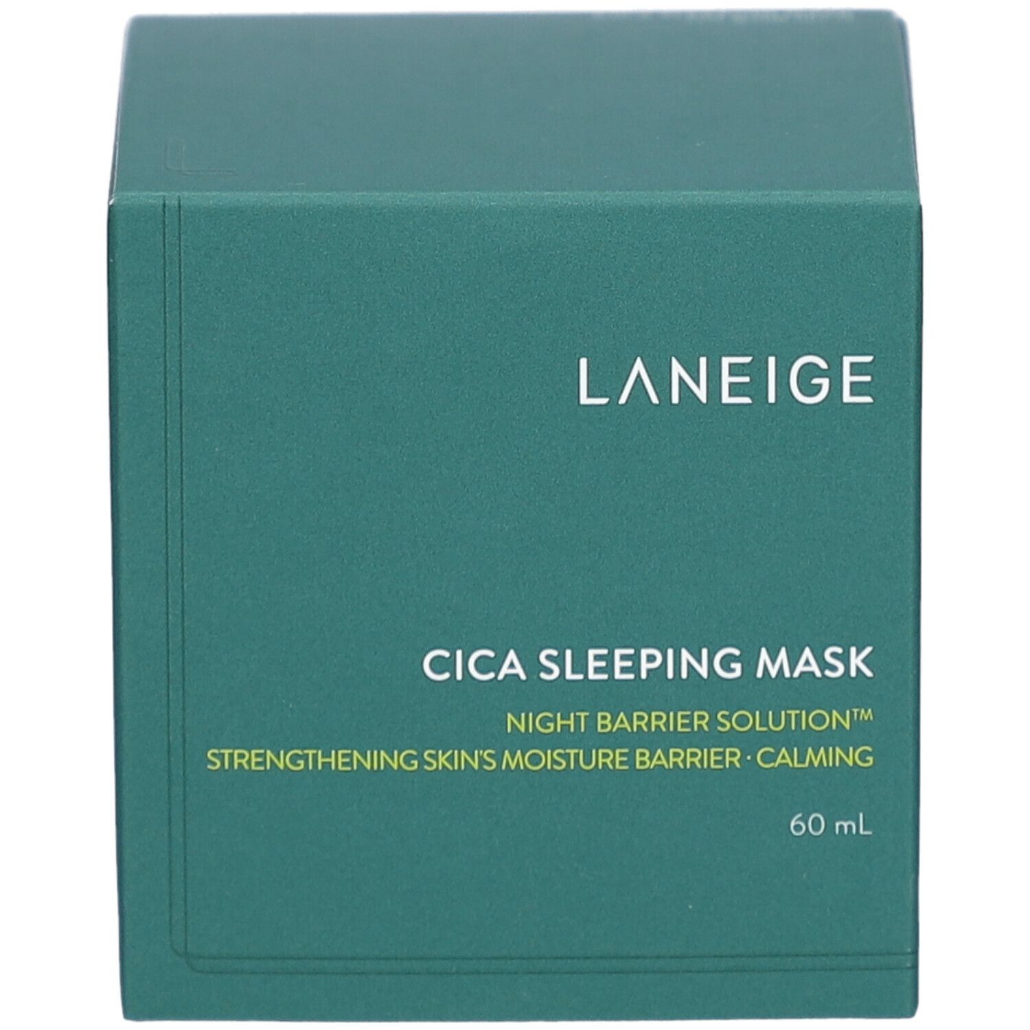 Boîte verte LANEIGE Cica Sleeping Mask, 60 ml. Texte blanc. Vue en biais, angle de prise de vue.