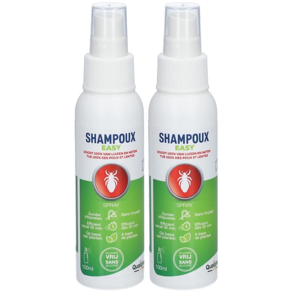 Deux flacons spray blancs avec étiquettes vertes et rouges. Texte: SHAMPOUX EASY, Spray. Contient un symbole d'insecte rouge.