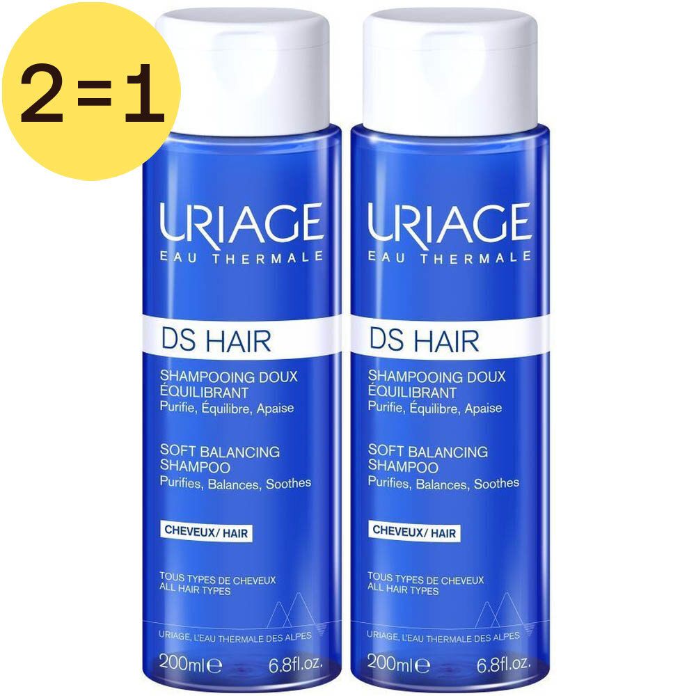 Deux flacons de shampooing Uriage DS Hair. Flacons bleus avec bouchon blanc. Inscription: DS HAIR, Shampooing Doux Équilibrant. 2=1 en jaune.
