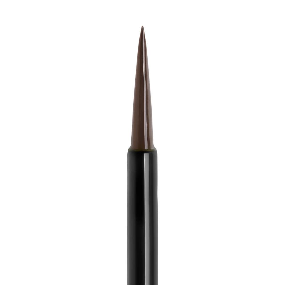Gros plan sur la pointe marron d'un stylo eye-liner.