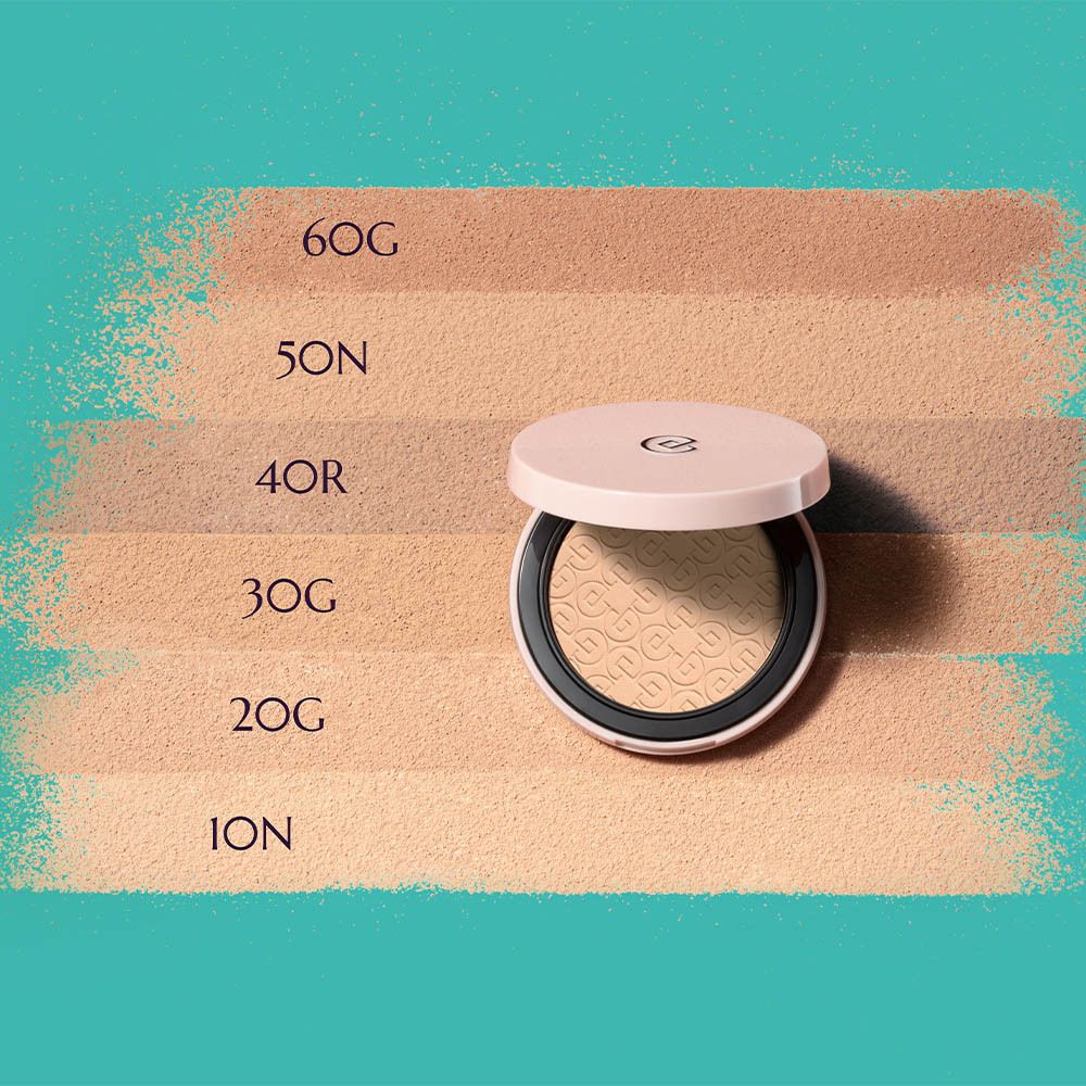 Poudre compacte et nuances. Boîtier rose, poudres beiges variées.