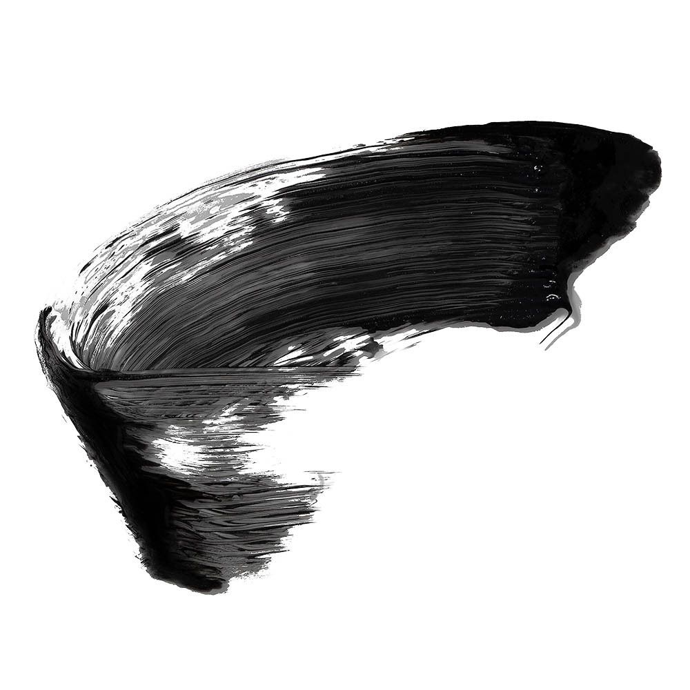 Application de mascara noir sur fond blanc. Couleur noire.