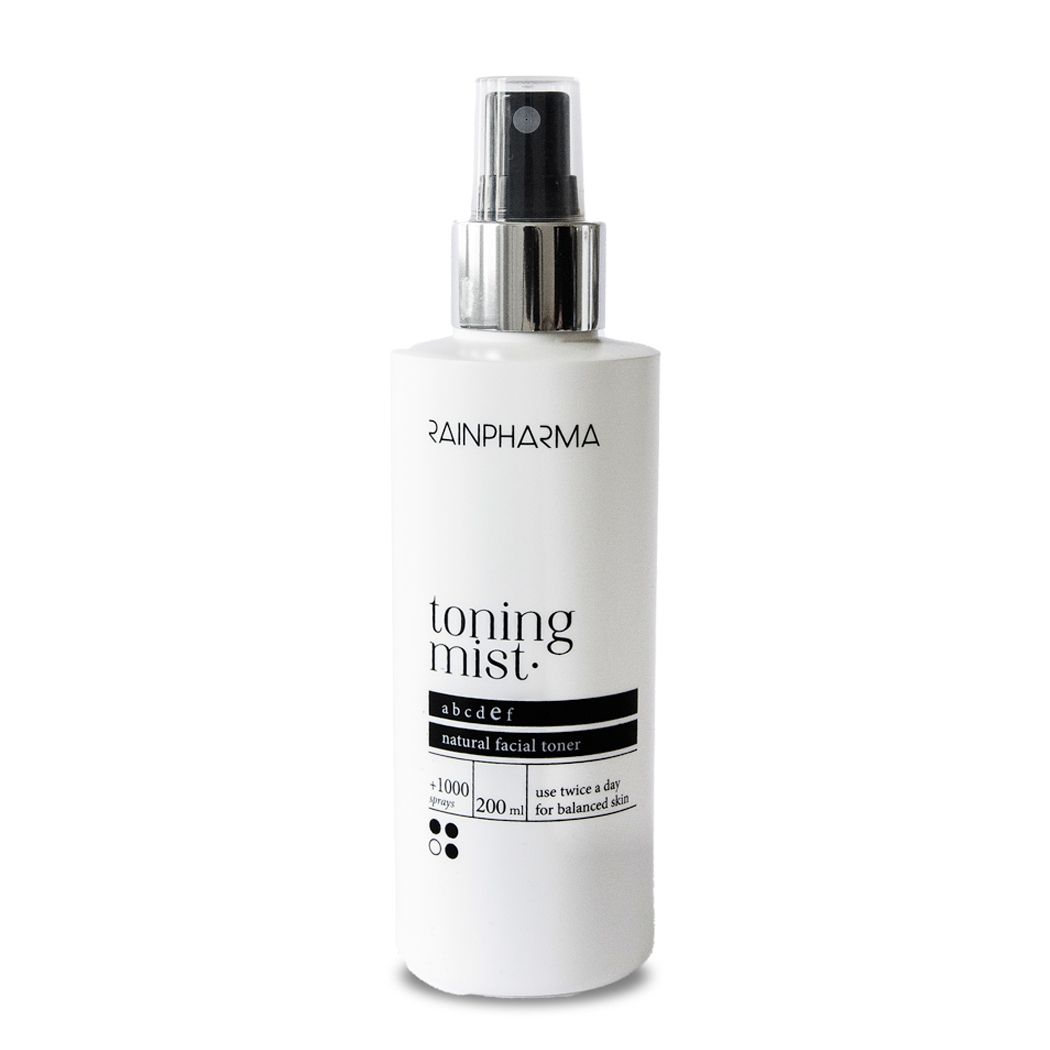 Flacon blanc Rainpharma Toning Mist avec vaporisateur. Texte noir : Toning Mist, natural facial toner. Vaporisateur argenté.