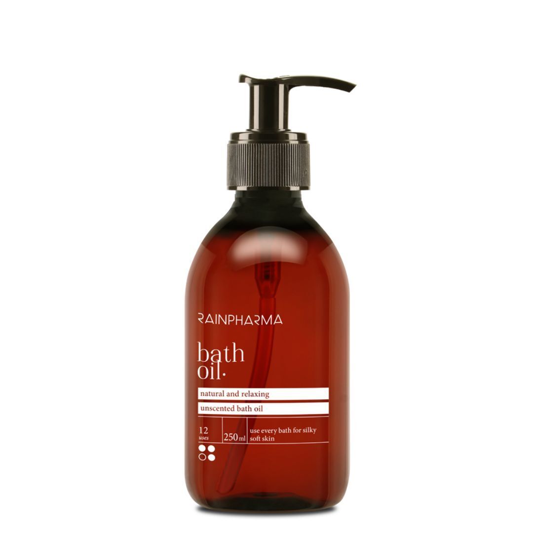 Flacon brun avec pompe noire. Inscription: RainPharma, bath oil. Huile de bain non parfumée. 250ml.