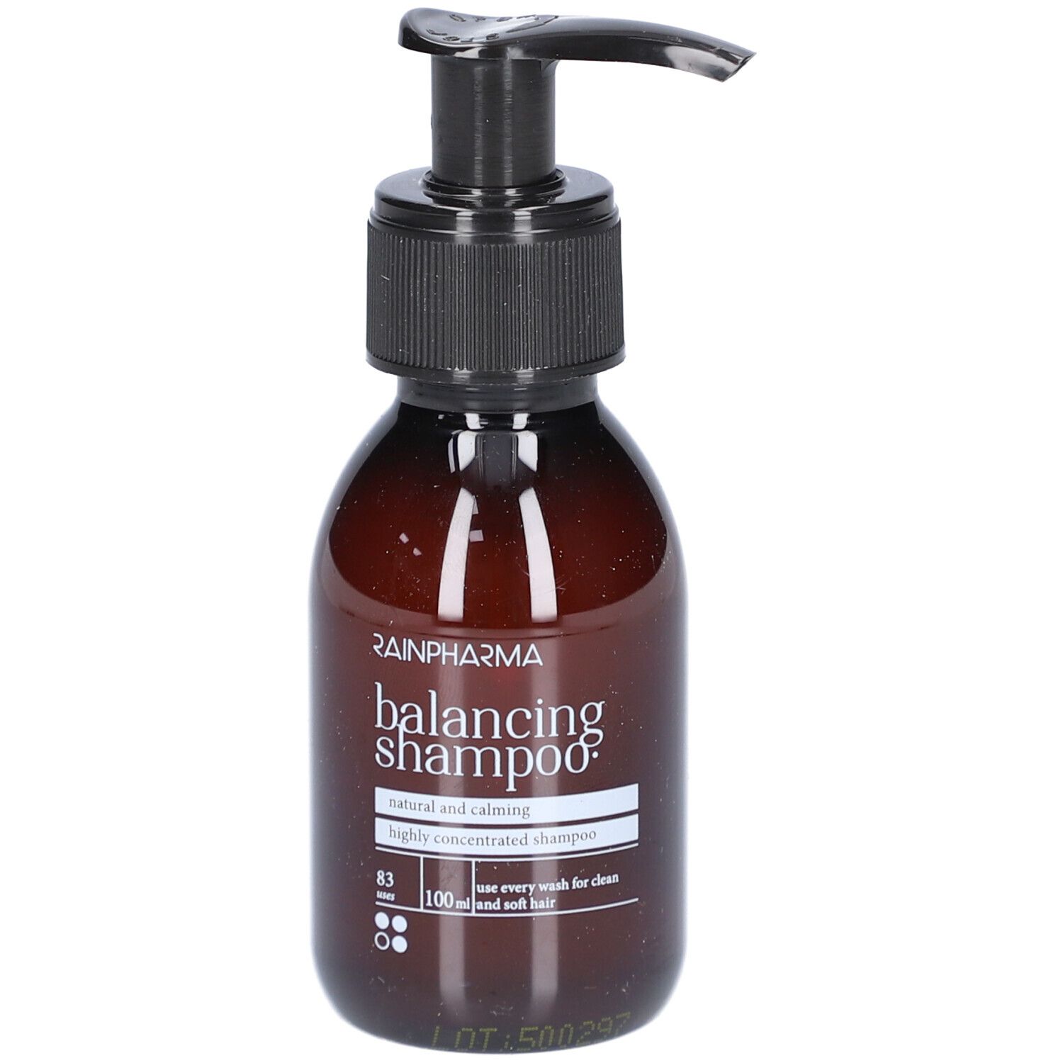 Flacon brun avec pompe noire. Inscription: Rainpharma balancing shampoo. Texte: natural and calming, highly concentrated shampoo.