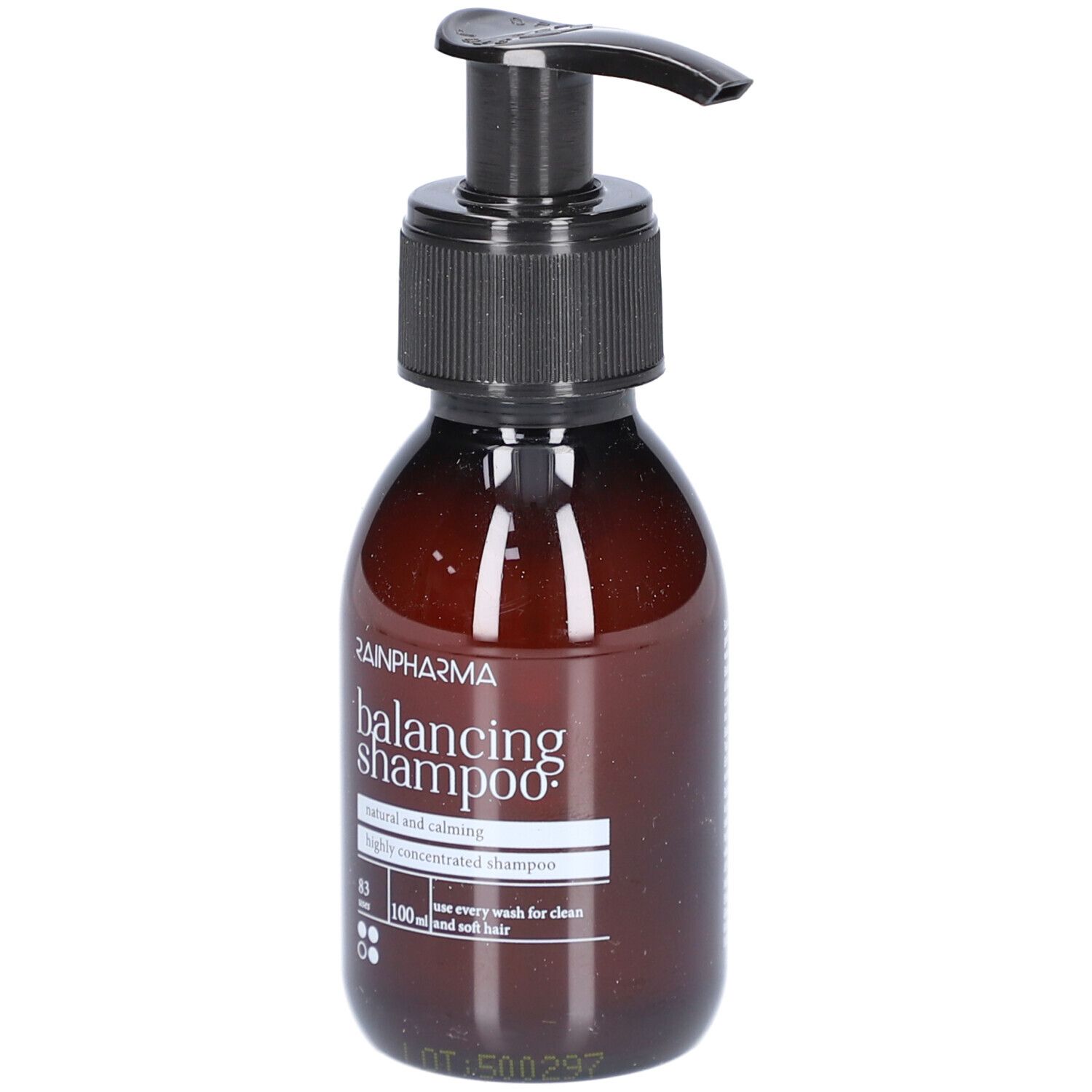 Flacon brun avec pompe noire. Inscription: Rainpharma balancing shampoo. Texte: natural and calming, highly concentrated shampoo.