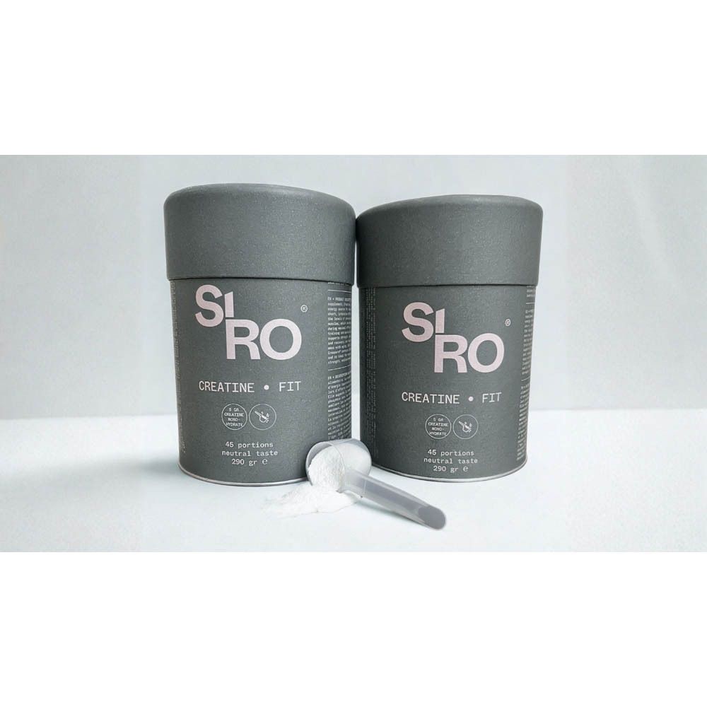 Deux boîtes SiRo Creatine Fit et une cuillère doseuse. Inscription : Creatine Fit, 45 portions, goût neutre.