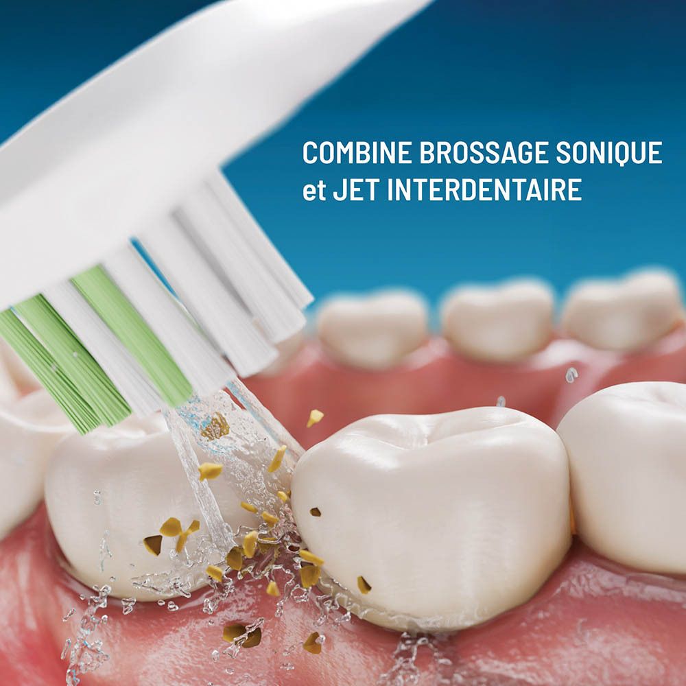 Gros plan : nettoyage des dents avec la brosse à dents Haepi-Julia. Jet d'eau et tête de brosse.