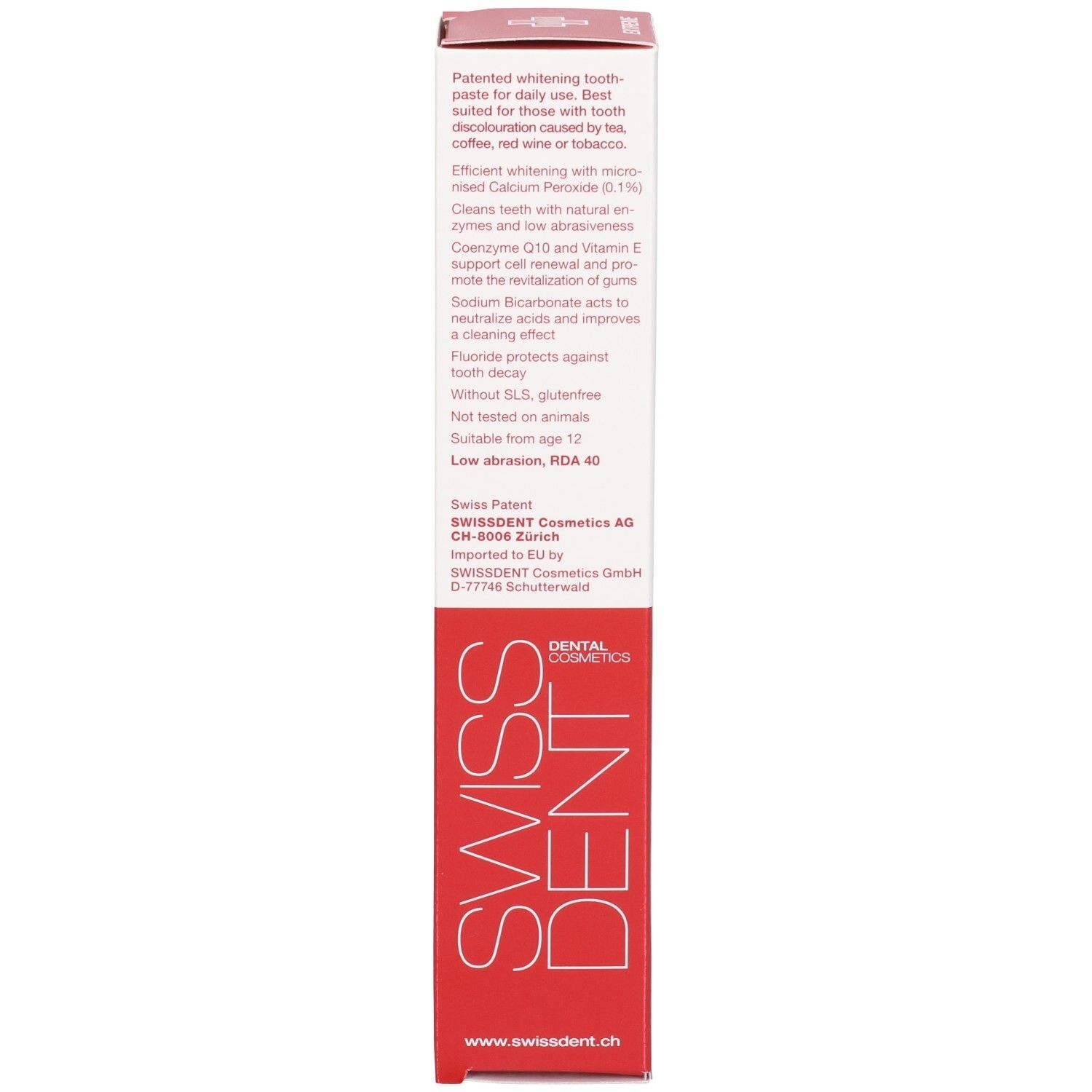 Boîte, blanc et rouge. Texte: Patented whitening toothpaste. Convient à partir de 12 ans. Sans SLS, sans gluten. www.swissdent.ch.