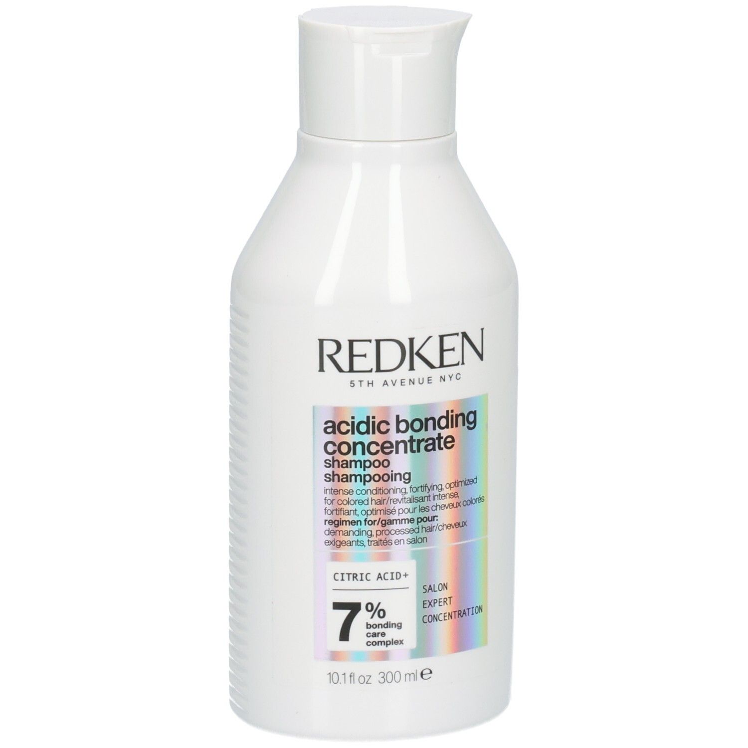 Flacon de shampooing blanc. Étiquette avec nom du produit et ingrédients. Marque : Redken. 300ml.