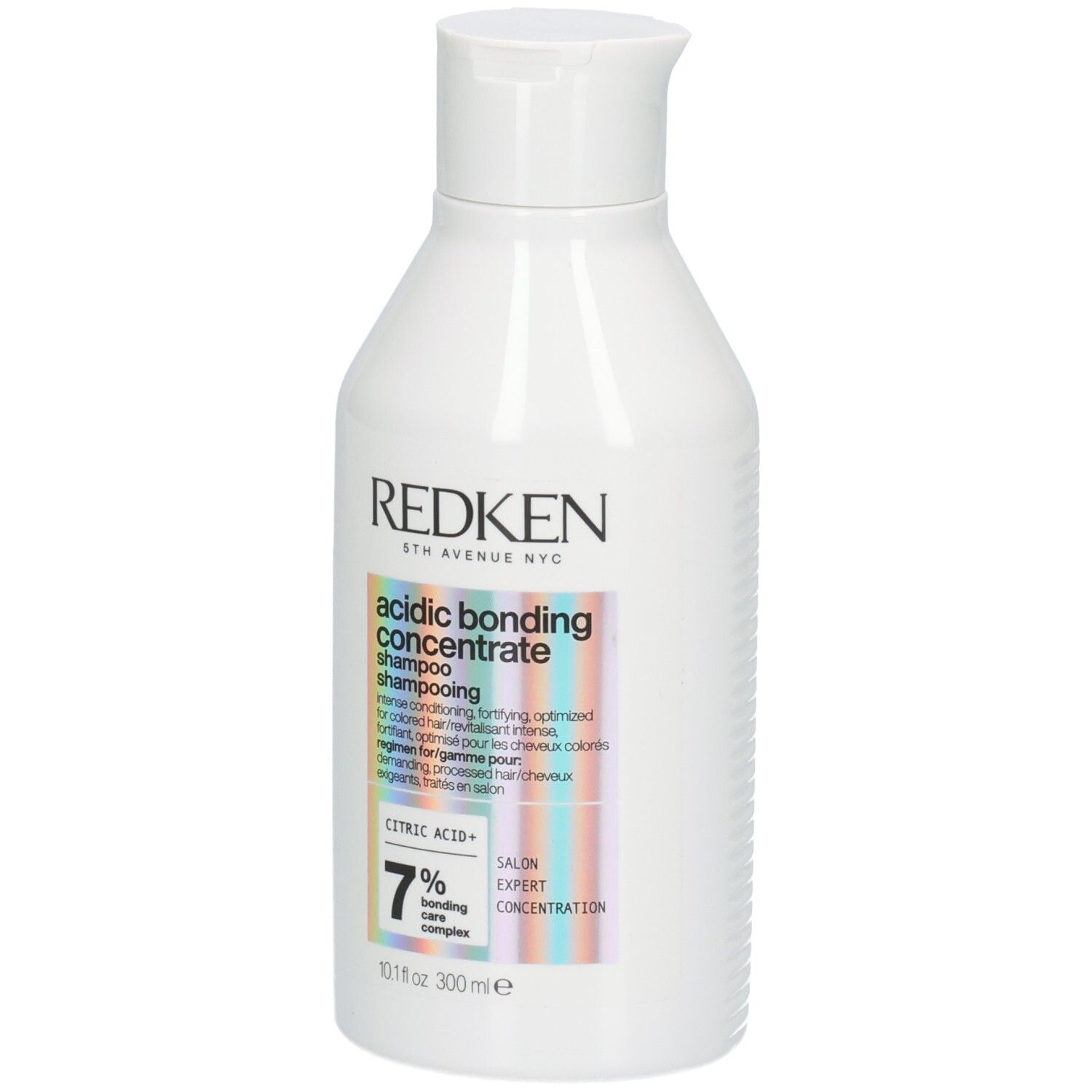 Flacon de shampooing blanc. Étiquette avec nom du produit et ingrédients. Marque : Redken. 300ml.