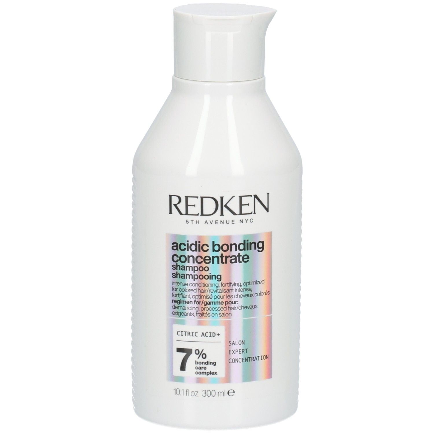 Flacon de shampooing blanc. Étiquette avec nom du produit et ingrédients. Marque : Redken. 300ml.