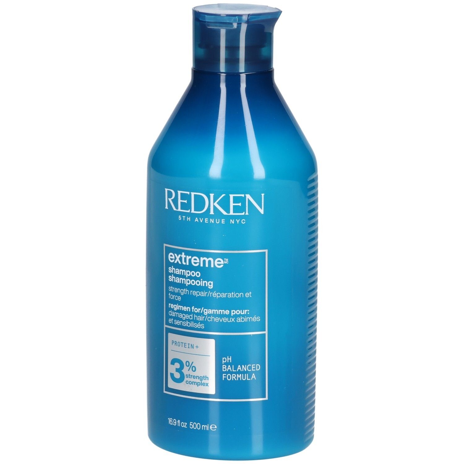 Flacon de shampooing bleu. Inscriptions: Redken, extreme shampoo, 3% strength complex, pH balanced formula. 500ml.