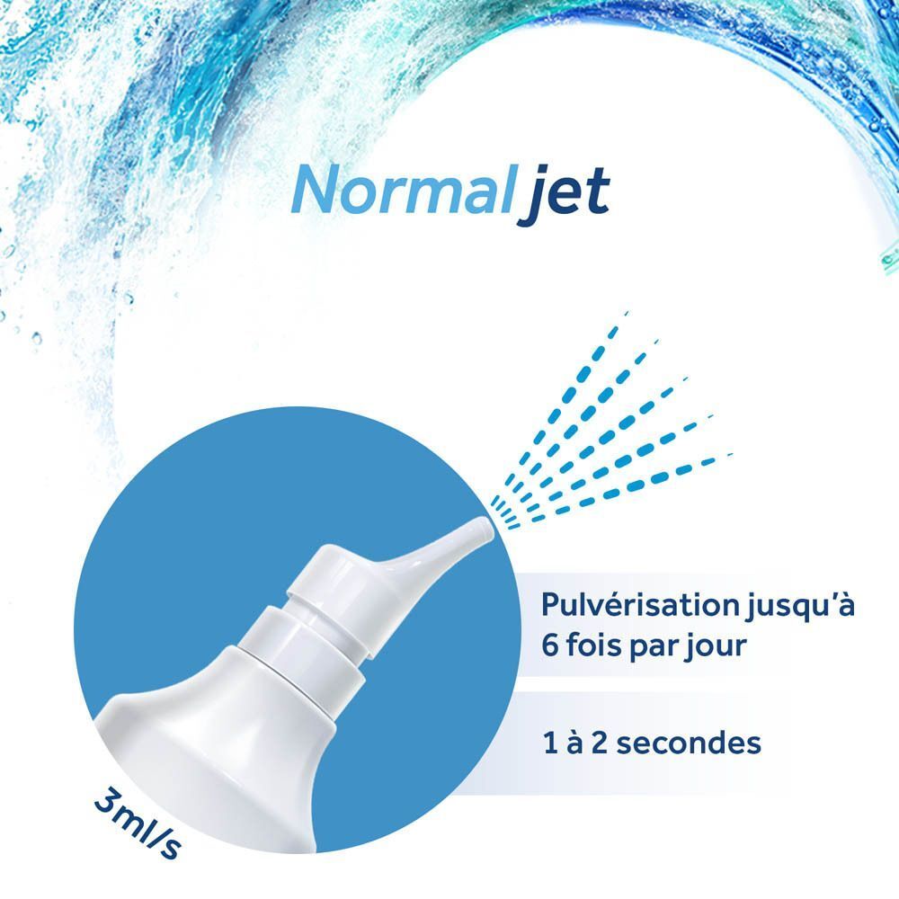 Gros plan de l'embout du spray nasal Physiomer pulvérisant une fine brume. Texte : 'Normal Jet'.