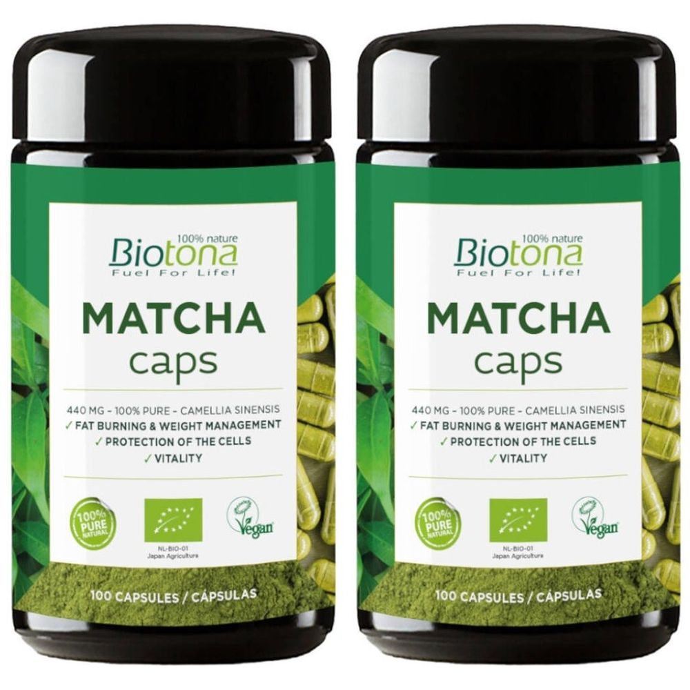 Deux boîtes de Biotona Matcha Caps. Couvercles noirs, étiquettes vertes avec texte et logo. 100 gélules.