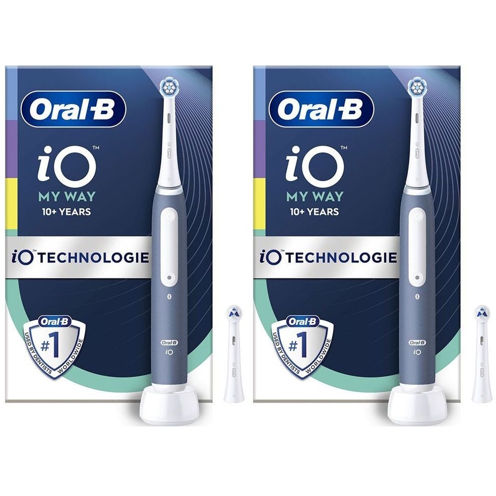 Deux brosses à dents électriques Oral-B iO My Way bleues, avec deux têtes de rechange et emballage. Offre 1+1 gratuit.