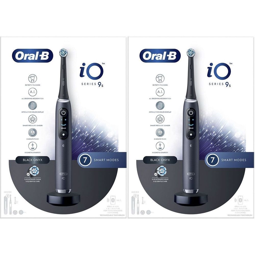 Deux brosses à dents électriques Oral-B iO Series 9s Black Onyx. Offre 1+1 gratuit. Logos et caractéristiques du produit sur l'emballage.