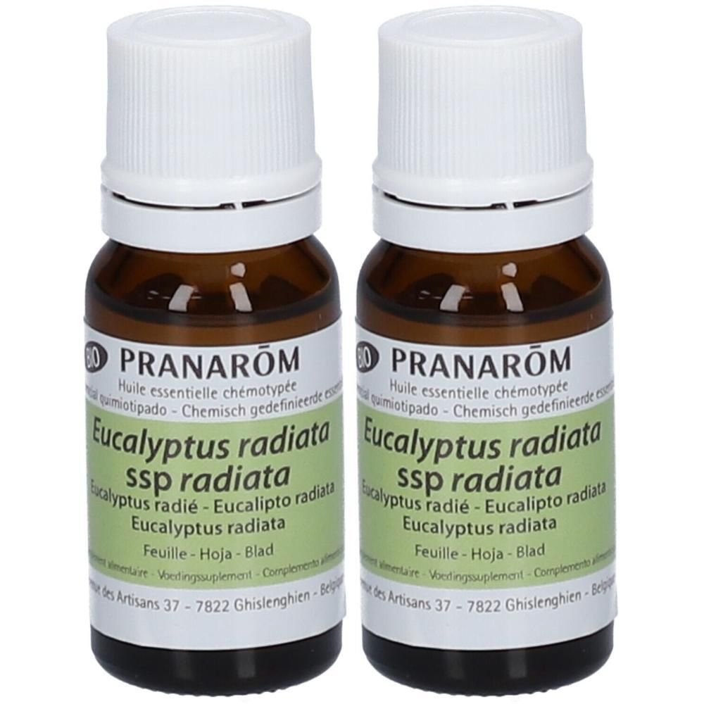 Deux flacons en verre brun avec bouchon blanc. Inscription: PRANAROM, Eucalyptus radiata ssp radiata.