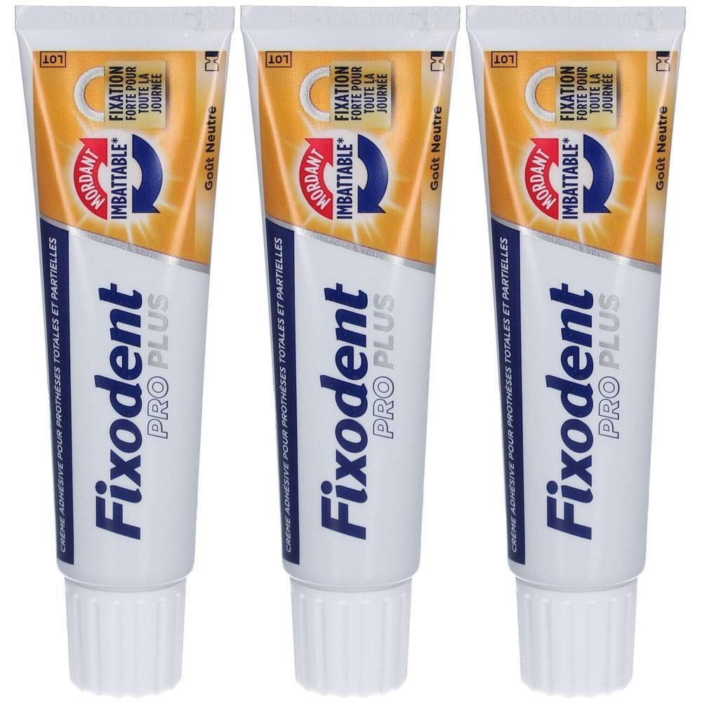 Trois tubes de crème adhésive. Tubes blanc et orange avec texte bleu. Inscription: Fixodent Pro Plus. Texte en français.