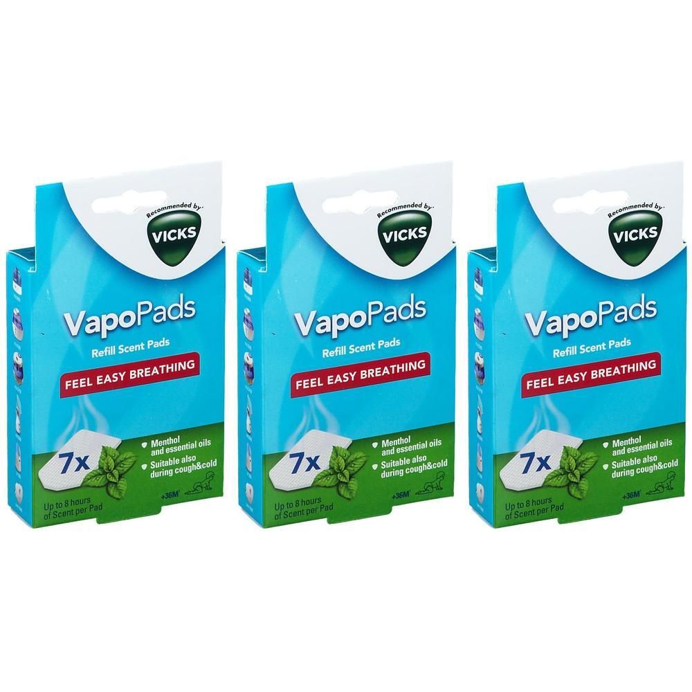 Trois paquets de Vicks VapoPads. Emballage bleu avec crochet blanc. Texte: VapoPads, 7x, menthol et huiles essentielles.