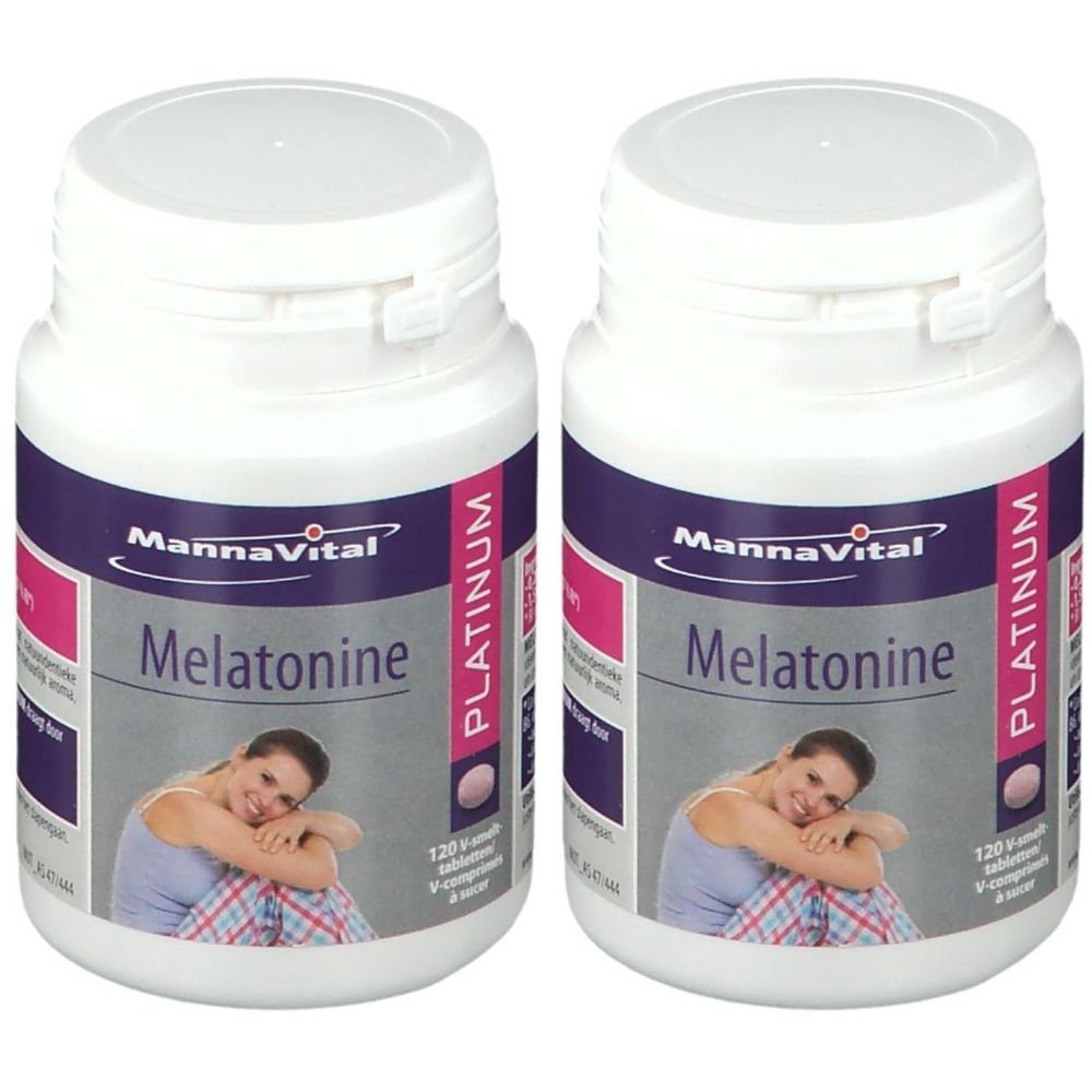 Deux flacons blancs avec étiquettes. Les étiquettes indiquent "MannaVital Melatonine PLATINUM". Une femme est représentée.