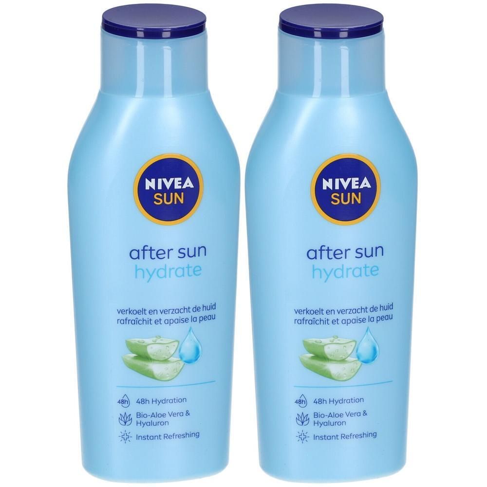 Deux flacons bleus de lotion NIVEA SUN Après-soleil. Bouchons et étiquettes bleus. Texte : After Sun hydrate, Bio-Aloe Vera & Hyaluron.