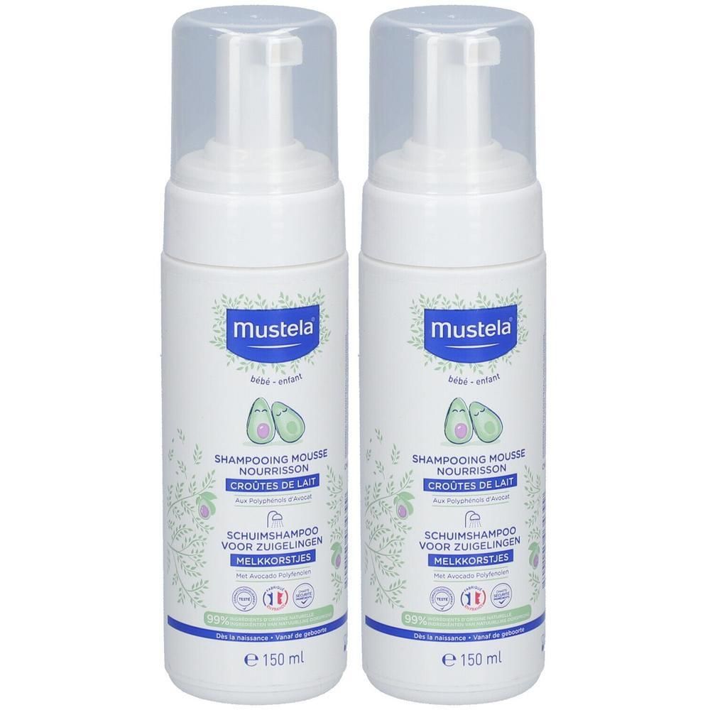 Deux flacons blancs de Mustela Schaumshampoo pour Kleinkinder. Inscription: Shampooing Mousse Nourrisson, Crôutes de lait, 150 ml.