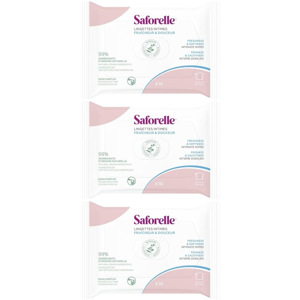 Trois paquets de lingettes intimes Saforelle. Emballage blanc avec des touches de rose. Texte : « Lingettes Intimes Fraîcheur & Douceur ».