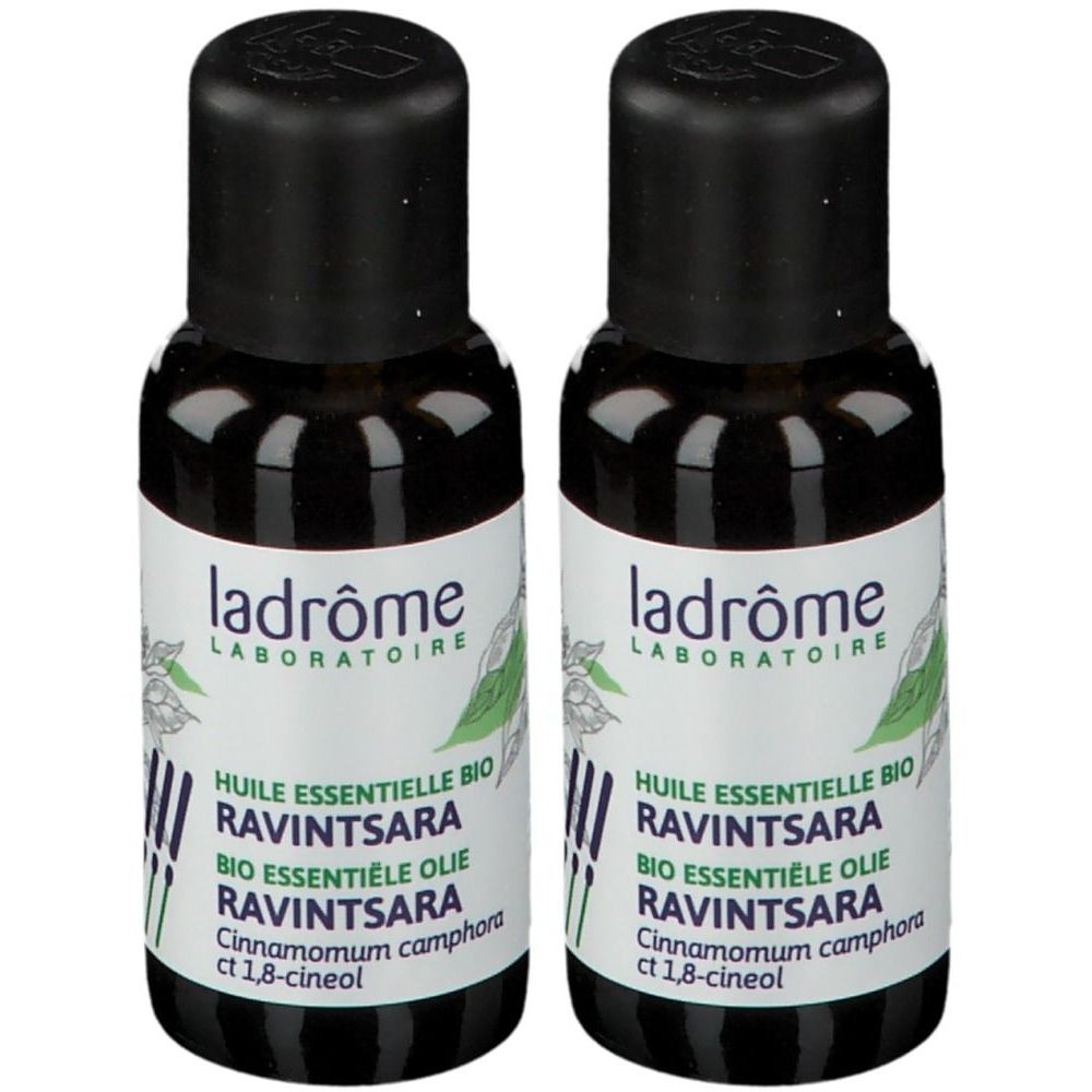 Deux flacons avec bouchon noir. Inscription: Ladrôme Laboratoire, Huile Essentielle Bio Ravintsara.