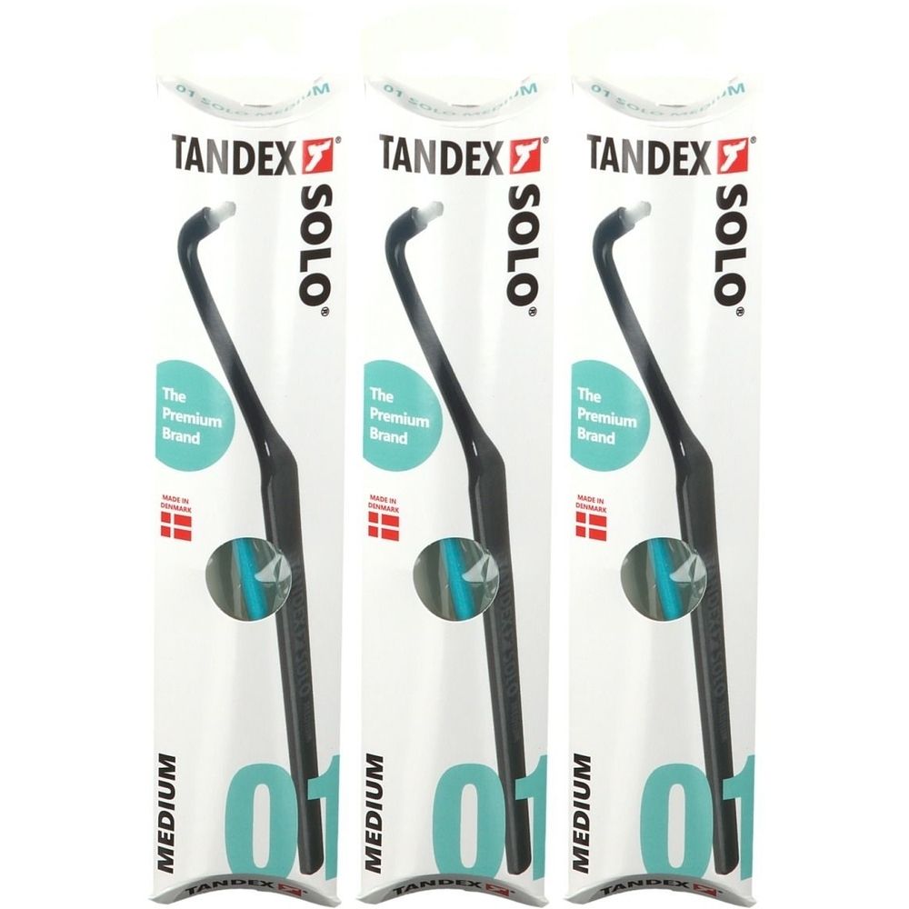 Trois brosses à dents dans leur emballage. Brosses noires avec manche courbé. Inscription : Tandex Solo, Medium, The Premium Brand.