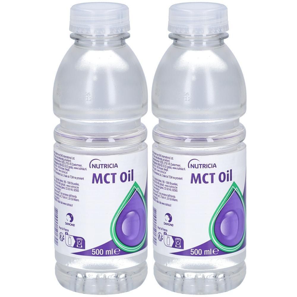 Deux bouteilles de Nutricia MCT Oil. Liquide clair, bouchon blanc, étiquette avec logo et nom du produit. 500 ml.