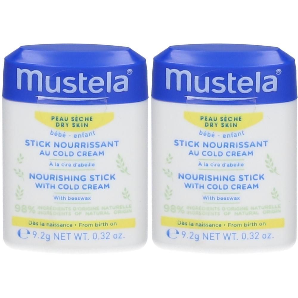 Deux sticks blancs avec bouchons bleus. Inscription: Mustela, Stick nourrissant au cold cream. Étiquettes jaunes avec texte.