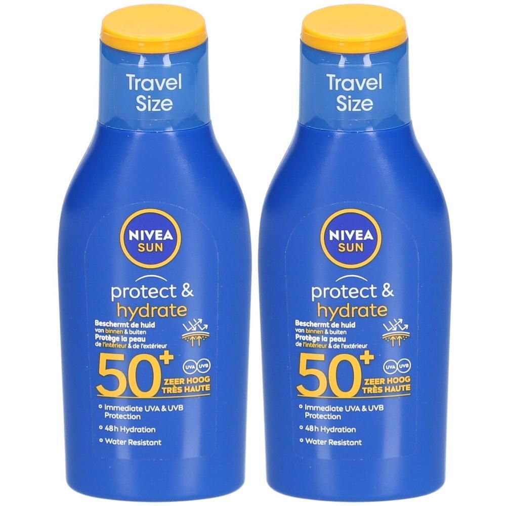 Deux flacons bleus NIVEA Sun Protect & Hydrate Lait solaire SPF50+ avec bouchon jaune. Inscription: Travel Size, 50+.